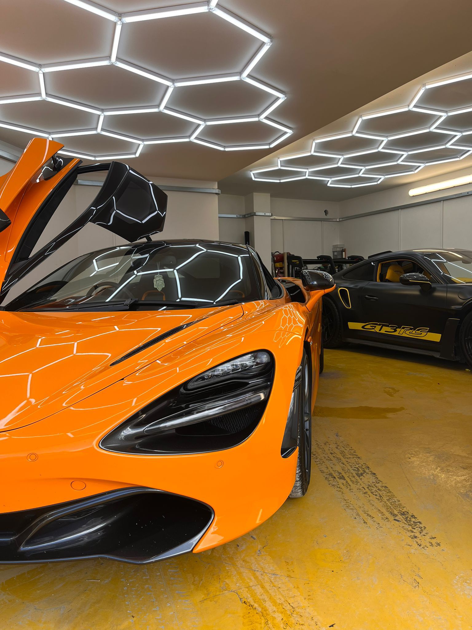 Independent Specialist Bodyshop Manchester for Prestige & Performance Brands background