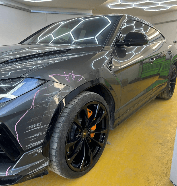 Lamborghini Bodyshop Manchester background
